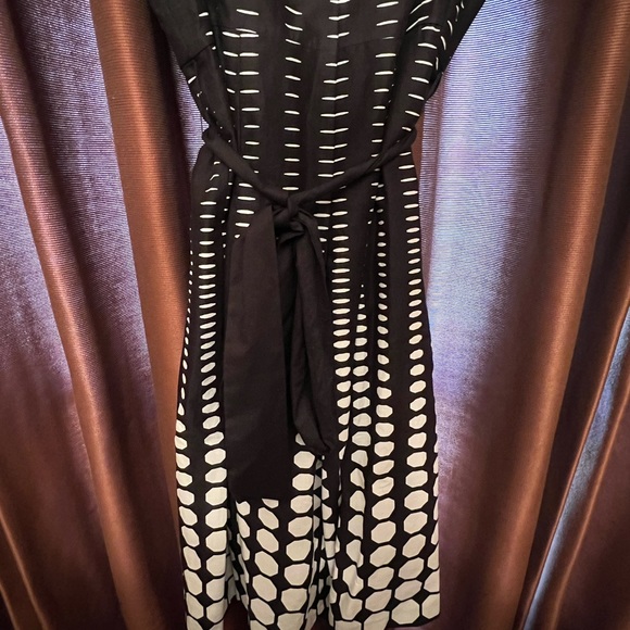 ANNE KLEIN NWT Black/White Sleeveless Fit And Flare Dot Print Dress Tie Waist - Picture 4 of 9
